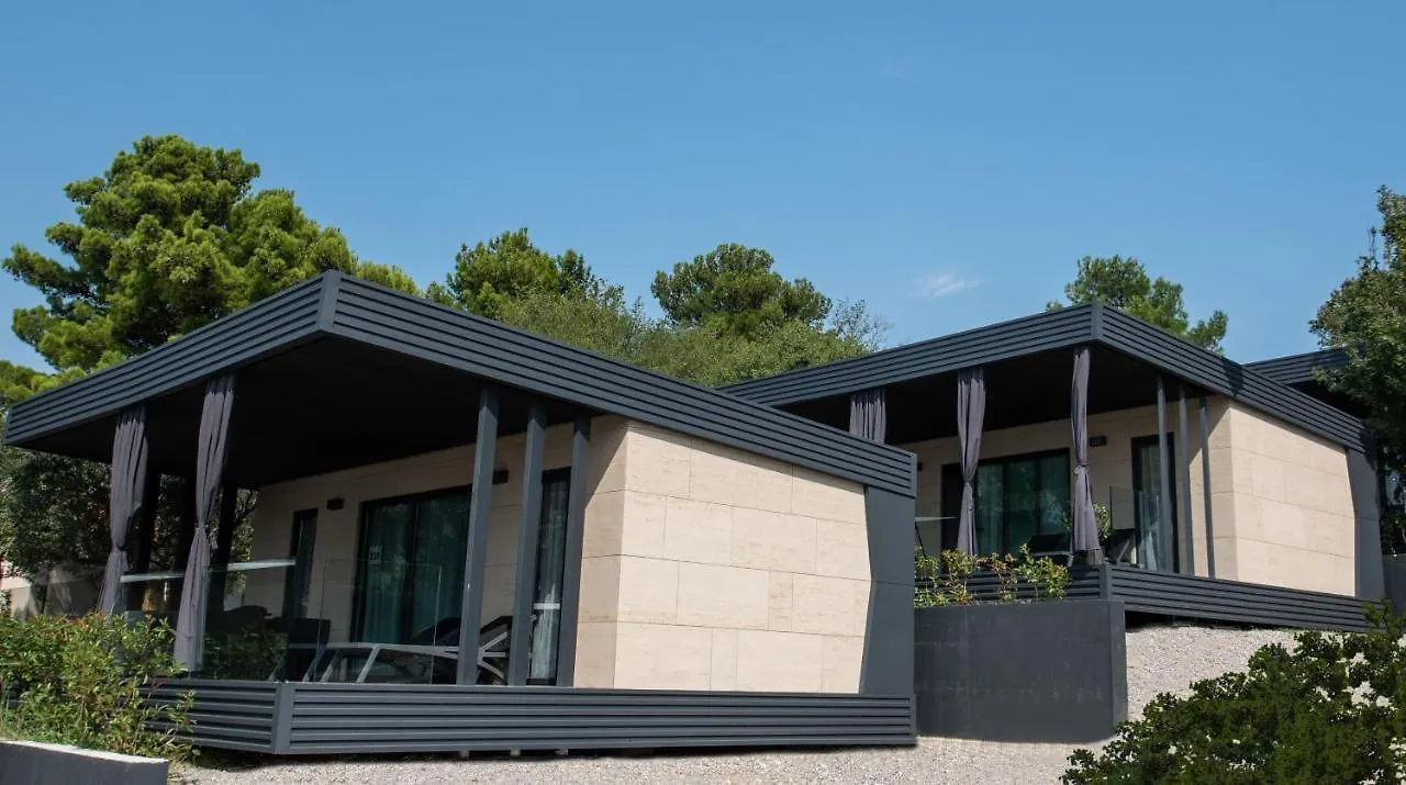 Adrialux Camping Mobile Homes سيلتسي