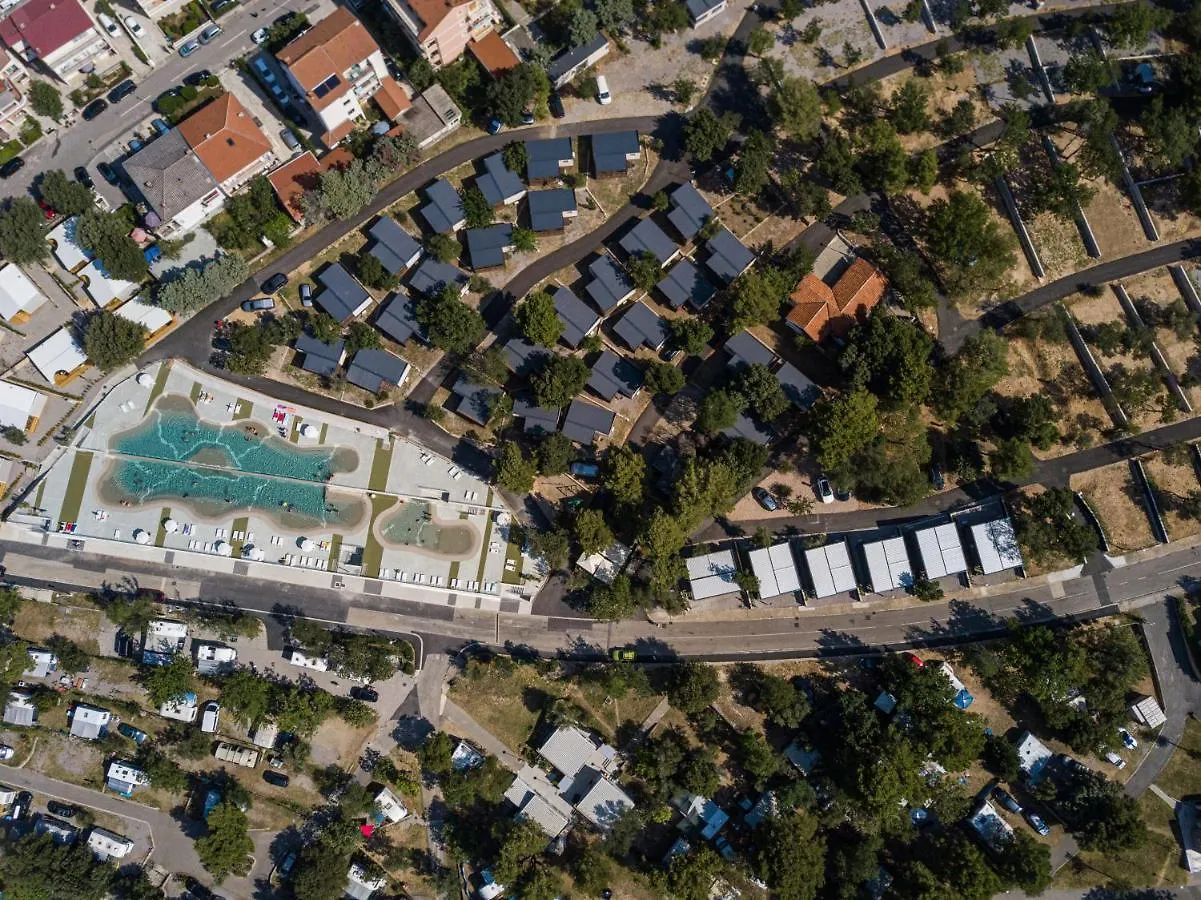 假日公园 Adrialux Camping Mobile Homes 塞尔瑟