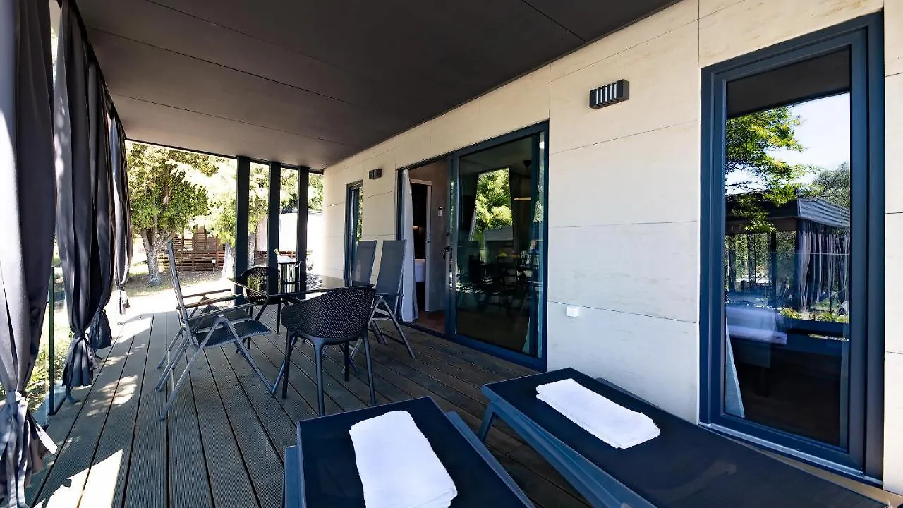 *** 假日公园 Adrialux Camping Mobile Homes 塞尔瑟 克罗地亚
